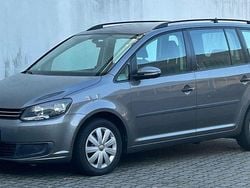 Grau Gebraucht 2011 VW Touran Trendline Van / Kleinbus | 4.875 € (Guter Preis)