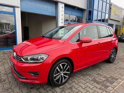 Rot Gebraucht 2015 VW Golf Sportsvan Highline Van / Kleinbus | 13.480 € (Guter Preis)