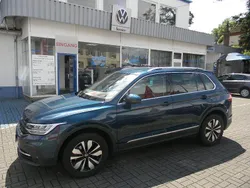 Blau Gebraucht 2024 VW Tiguan Move SUV | 33.798 € (Fairer Preis)