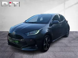 Grey metallic Gebraucht 2025 Toyota Yaris Hybrid Limousine | 25.240 € (Etwas zu teuer)