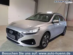 Shimmeringsilber metallic Neu 2024 Hyundai i30 Edition Kombi | 26.240 € (Guter Preis)