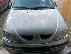 Silber Gebraucht 2003 Renault Mégane GrandTour Kombi | 500 €