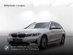 Weiß Gebraucht 2022 BMW 320 Sport Line Limousine | 29.900 € (Fairer Preis)