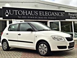 Weiß Gebraucht 2009 Skoda Fabia Classic Limousine | 3.990 € (Teuer)