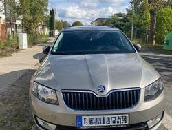 Beige Gebraucht 2016 Skoda Octavia Ambition Kombi | 9.500 € (Guter Preis)
