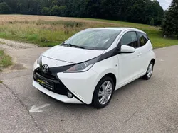 Weiß Gebraucht 2014 Toyota Aygo X-play Kleinwagen | 4.999 € (Guter Preis)