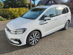 Weiß Gebraucht 2020 VW Touran Highline Van / Kleinbus | 27.500 € (Fairer Preis)
