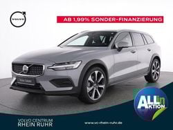 Grau Gebraucht 2023 Volvo V60 CC Plus Kombi | 37.990 € (Guter Preis)