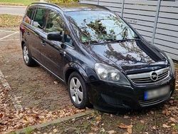 Schwarz Gebraucht 2010 Opel Zafira Van / Kleinbus | 2.890 € (Fairer Preis)
