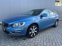 Blau Gebraucht 2014 Volvo V60 Summum Kombi | 10.900 € (Superpreis)