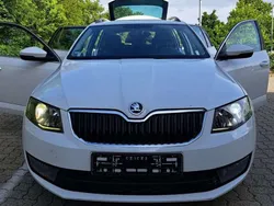 Weiß Gebraucht 2013 Skoda Octavia Active Kombi | 5.000 € (Fairer Preis)
