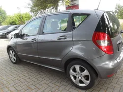 Grau Gebraucht 2010 Mercedes A180 Avantgarde Limousine | 2.999 € (Superpreis)