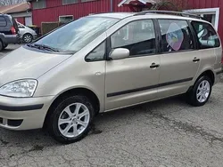 Beige Gebraucht 2004 Ford Galaxy Ghia Van / Kleinbus | 3.600 € (Teuer)