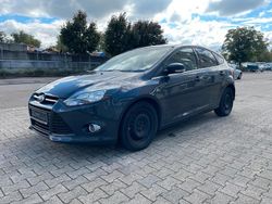 Grau Gebraucht 2011 Ford Focus Limousine | 3.650 € (Fairer Preis)