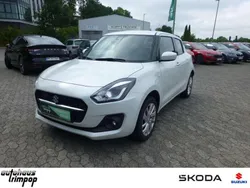 Pure white pearl metallic (weiß) Gebraucht 2021 Suzuki Swift Comfort Kleinwagen | 14.790 € (Fairer Preis)