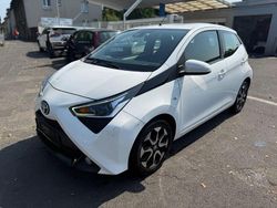 Weiß Gebraucht 2021 Toyota Aygo X-play Kleinwagen | 7.990 € (Superpreis)