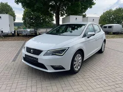 Weiß Gebraucht 2013 Seat Leon Style Limousine | 5.790 € (Etwas zu teuer)