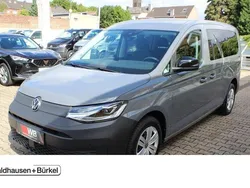 Grau Gebraucht 2024 VW Caddy Maxi Basis Van / Kleinbus | 35.950 € (Fairer Preis)