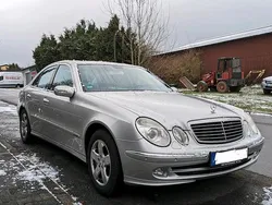 Silber Gebraucht 2005 Mercedes E320 Limousine | 5.500 €