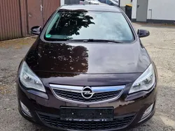 Mahogany brown (p2/so) Gebraucht 2012 Opel Astra Design Edition Kleinwagen | 5.800 € (Guter Preis)