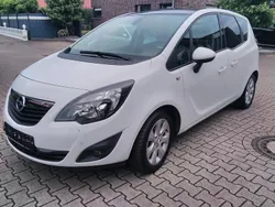 Weiß Gebraucht 2012 Opel Meriva Van / Kleinbus | 5.699 € (Teuer)