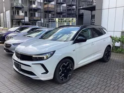 Weiß weiss (metallic) Gebraucht 2024 Opel Grandland X Ultimate SUV | 25.980 € (Guter Preis)