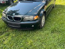 Grün Gebraucht 2002 BMW 318 Limousine | 1.850 € (Guter Preis)