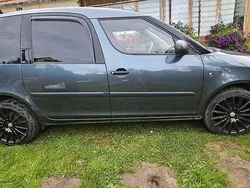 Grau Gebraucht 2009 Skoda Roomster Kombi | 2.900 € (Teuer)
