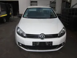 Weiß Gebraucht 2011 VW Golf VI Style Kombi | 11.400 €