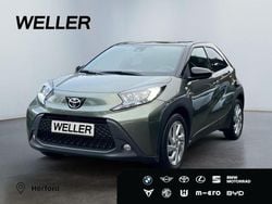 Cardamon green / night sky black (gruen) Gebraucht 2023 Toyota Aygo Kleinwagen | 16.349 € (Fairer Preis)