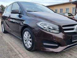 Braun Gebraucht 2015 Mercedes B180 Van / Kleinbus | 9.900 € (Fairer Preis)