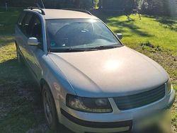 Silber Gebraucht 1999 VW Passat Kombi | 600 €