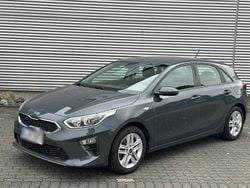 Grau Gebraucht 2018 Kia Ceed Limousine | 8.400 € (Guter Preis)