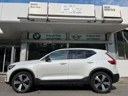Weiß Gebraucht 2022 Volvo XC40 Plus SUV | 32.450 € (Fairer Preis)