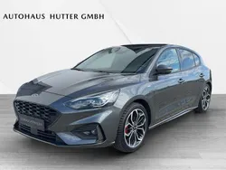 Grau Gebraucht 2020 Ford Focus ST-Line X Limousine | 17.990 € (Guter Preis)