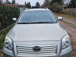 Grün Gebraucht 2005 Toyota Avensis Executive Kombi | 1.500 € (Guter Preis)