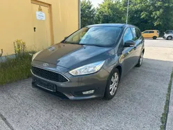 Grau Gebraucht 2015 Ford Focus Kombi | 5.000 €