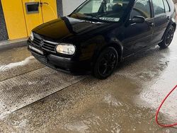 Schwarz Gebraucht 2001 VW Golf IV Kleinwagen | 600 €