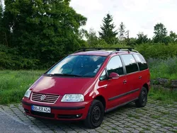 Rot Gebraucht 2006 VW Sharan Van / Kleinbus | 2.000 €