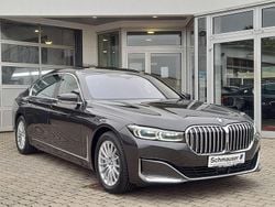 Grau Gebraucht 2022 BMW 730L Executive Limousine | 57.990 € (Teuer)