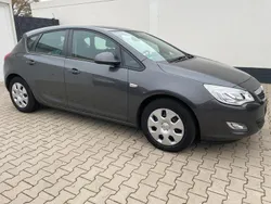 Braun Gebraucht 2010 Opel Astra Eco Limousine | 6.600 € (Fairer Preis)