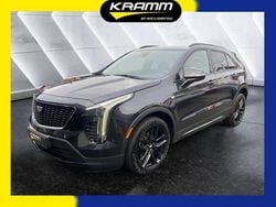 Grau Gebraucht 2022 Cadillac XT4 SUV | 30.800 € (Fairer Preis)