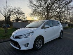 Weiß Gebraucht 2017 Toyota Verso Edition-S Van / Kleinbus | 12.990 € (Fairer Preis)