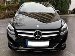Schwarz Gebraucht 2017 Mercedes B180 Van / Kleinbus | 11.900 € (Superpreis)