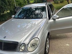 Silber Gebraucht 2003 Mercedes E240 Limousine | 3.990 € (Etwas zu teuer)
