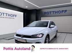 Weiß Gebraucht 2017 VW Polo Trendline Limousine | 12.422 € (Etwas zu teuer)