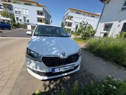 Weiß Gebraucht 2021 Skoda Fabia Kombi | 10.900 € (Guter Preis)