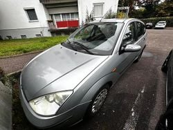 Grau Gebraucht 2004 Ford Focus Limousine | 750 € (Guter Preis)