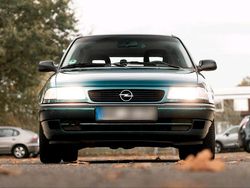 Grün Gebraucht 1997 Opel Astra Limousine | 850 € (Superpreis)