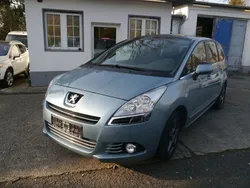 Blau Gebraucht 2011 Peugeot 5008 Premium Van / Kleinbus | 6.200 € (Fairer Preis)
